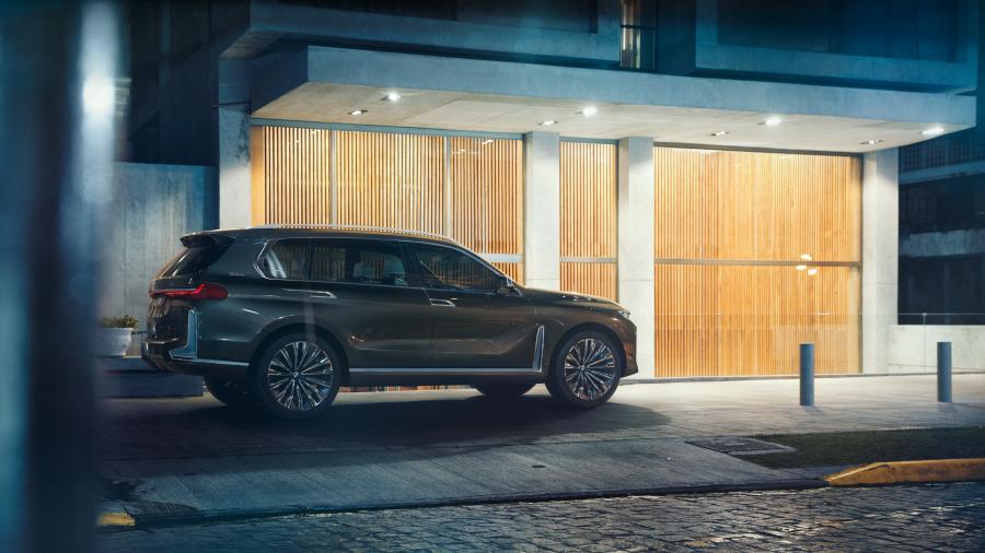  BMW Concept X7 iPerformance 2017 года  (фото 6 из 40)